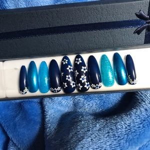 Press on nails